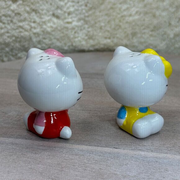 Hello Kitty Ceramic Salt and Pepper Shaker Set Yellow Pink White Sanrio New - Picture 6 of 16